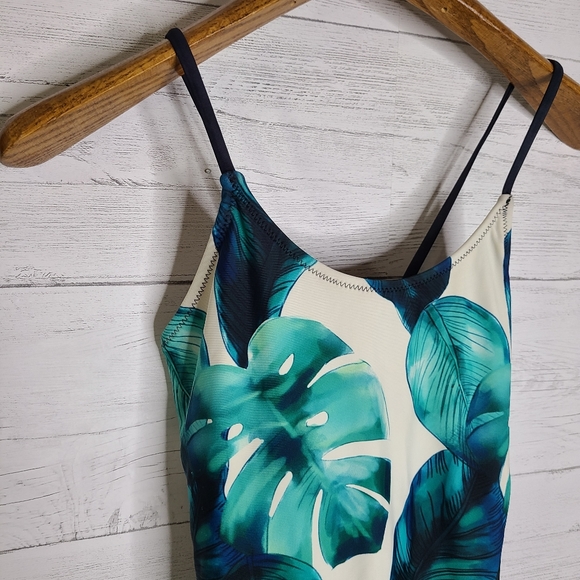 Cupshe Tropical Leaves Lace Up Back One Piece Swim - Picture 3 of 14